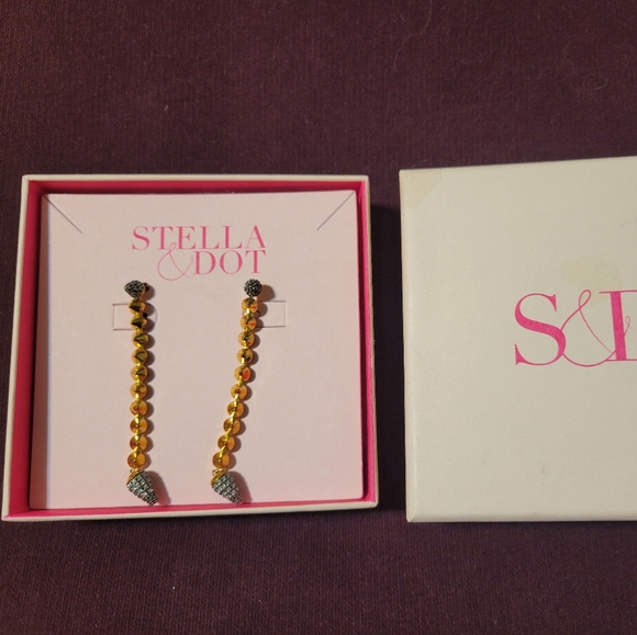 Stella and Dot earrings - Picture 1 of 4